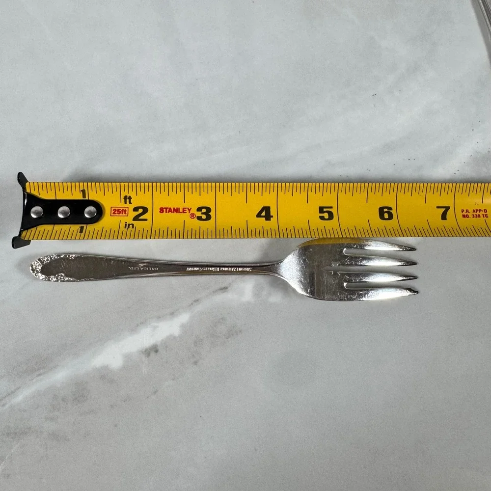 Set‎ of 4 Oneida Simeon L & George H Rogers Silver Plated Salad Forks Lot 1